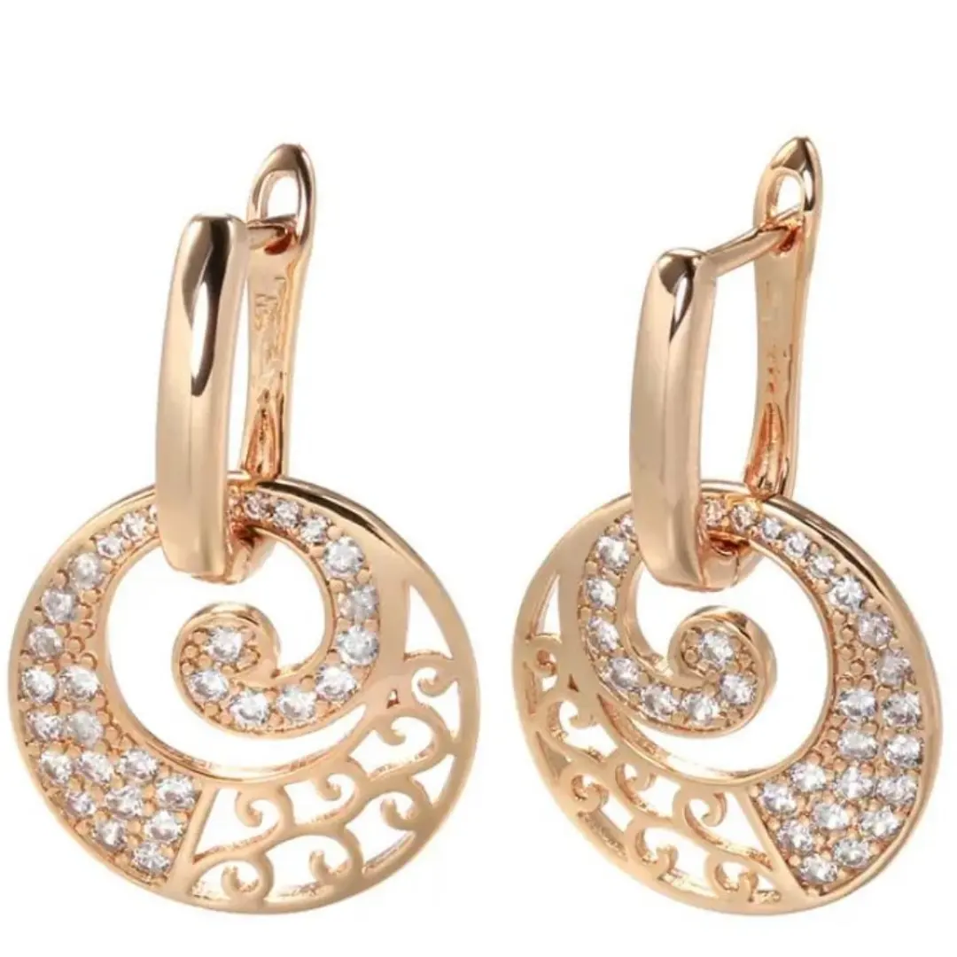 Aretes de aro exquisitos,mitad huecos y mitad adornados con Diseño de circonita