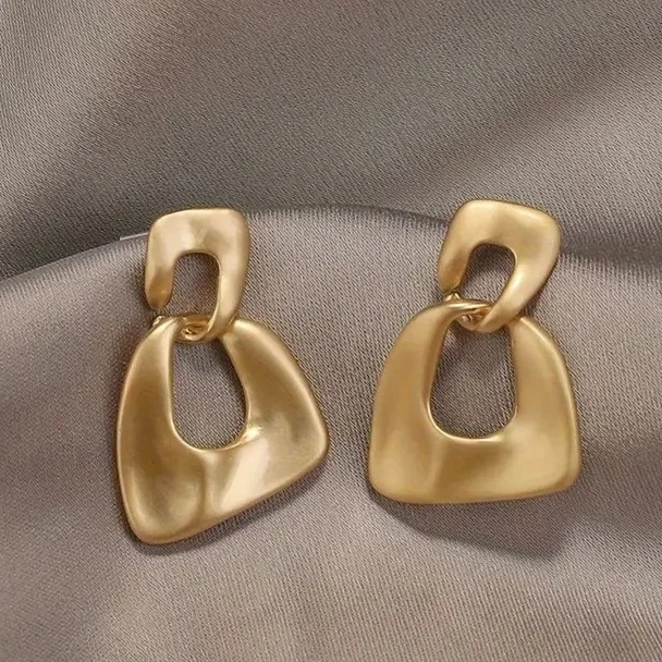Aretes Geométricos color Dorado mate