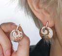 Aretes de aro exquisitos,mitad huecos y mitad adornados con Diseño de circonita